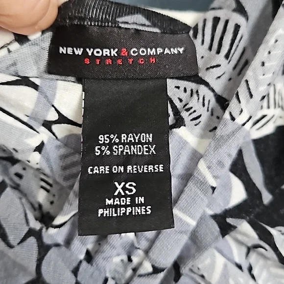 Elegant Black and White Floral Maxi Dress - Picture 9 of 10